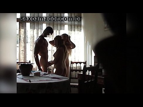 ❤️ Mae ffrindiau rhyw yn gwahodd dyn anferth a thriawd gydag ef ❤ Just porn wrthon ni ☑